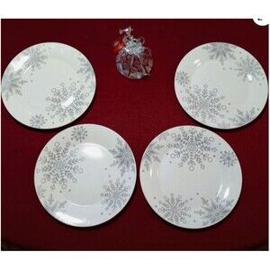 One (1)  Royal Norfolk Christmas Silver Snowflakes Dinner Plate Beautiful
